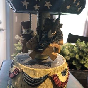 Boyd’s bears Musical carousel